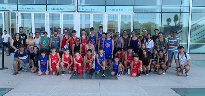 Jugadores y familiares del Complejo SACUDE en el Antel Arena - NBA Jr. 2023 - 