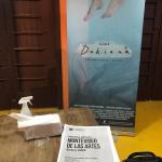 Banner de la obra Casi Dahiana y programas del festival 