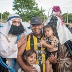 Los reyes se sacan fotos con niños y niñas
