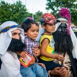 Los reyes se sacan fotos con niños y niñas