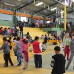 Muchas personas en el gimnasio del SACUDE