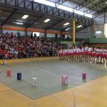 Niñas y niños realizan una demostración