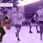 adolescentes jugando al basquetbol destacada con filtro violeta en el fondo y ella en colores