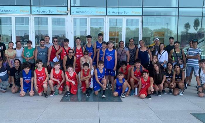Jugadores y familiares del Complejo SACUDE en el Antel Arena - NBA Jr. 2023 - 