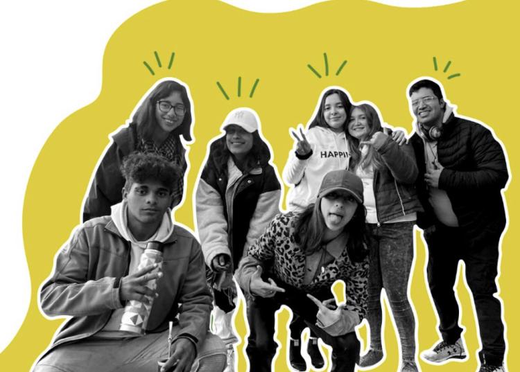 Jóvenes posan para la foto